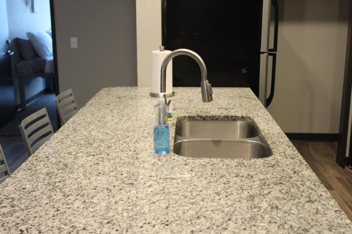 Spacious 2Br Suite Plus Patio Near Iowa State أميس المظهر الخارجي الصورة
